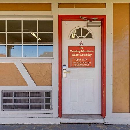 Econo Lodge Pryor Creek Exterior photo