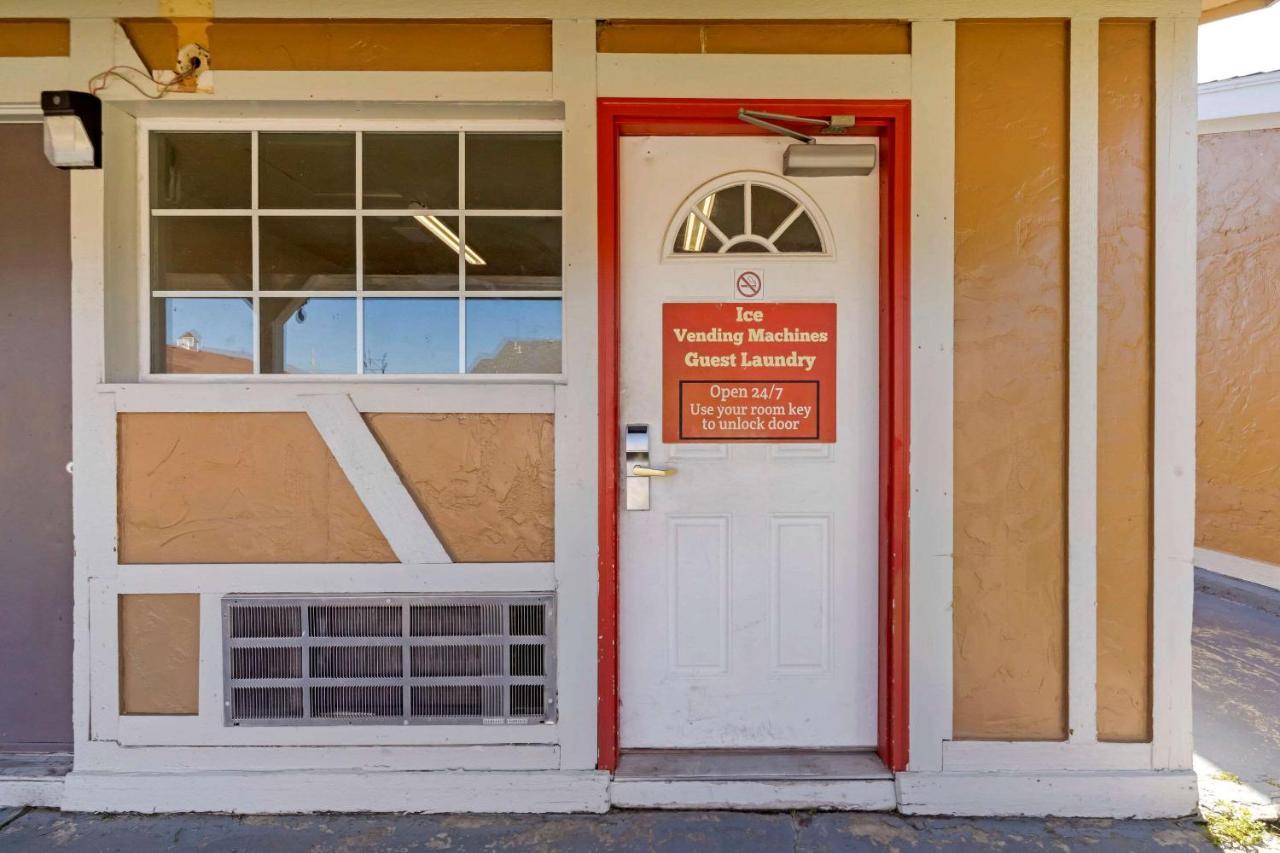 Econo Lodge Pryor Creek Exterior photo