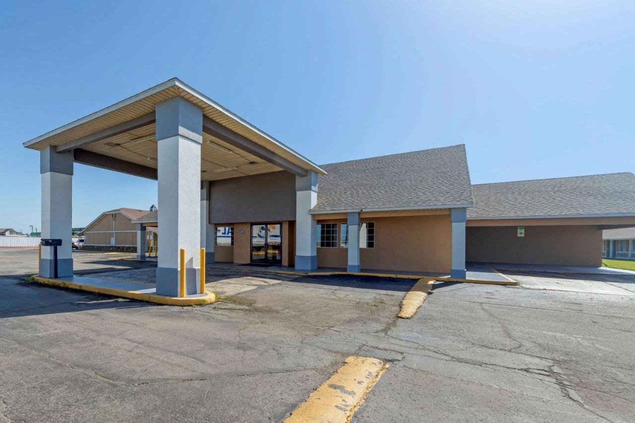 Econo Lodge Pryor Creek Exterior photo