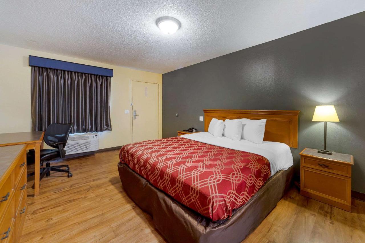 Econo Lodge Pryor Creek Exterior photo