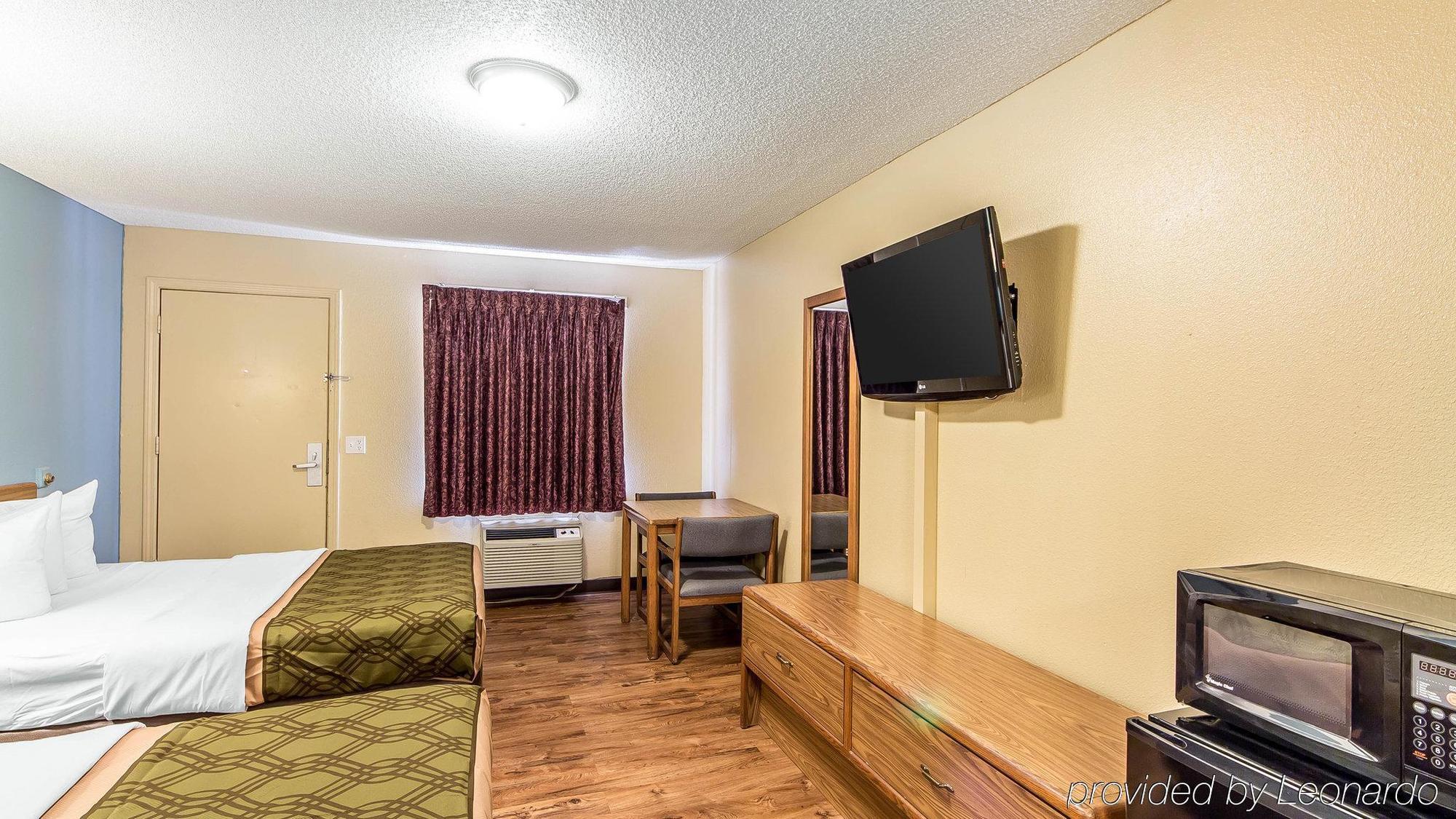 Econo Lodge Pryor Creek Exterior photo