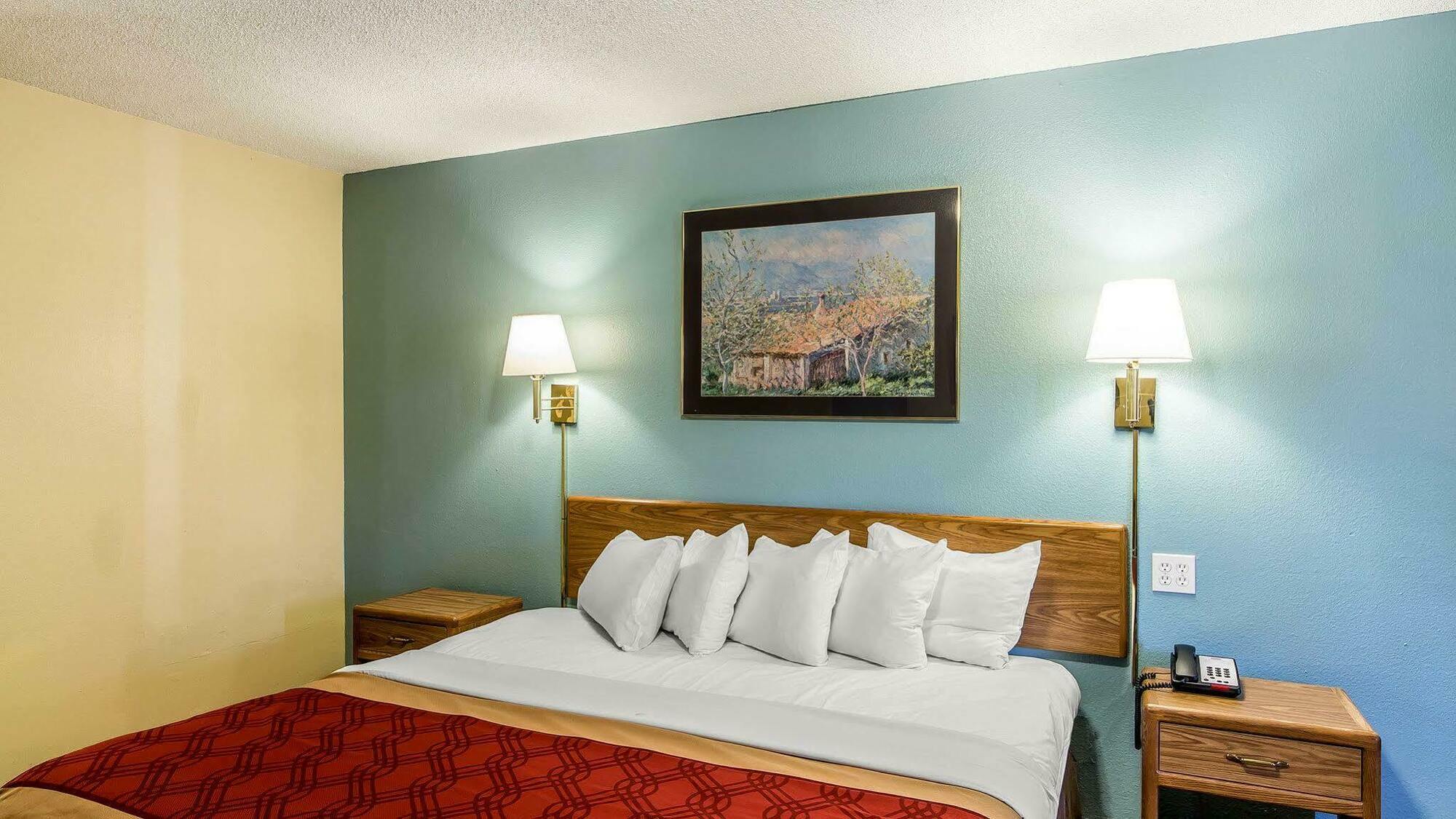 Econo Lodge Pryor Creek Exterior photo